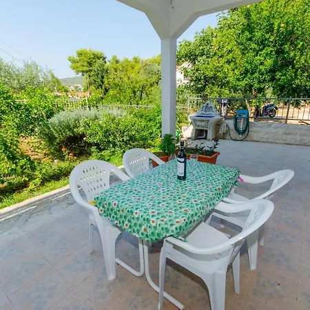 Apartment By The Sea Okrug Gornji, Ciovo - 8440 *